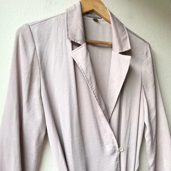 Barefoot Dreams Washed Satin Notch Collar Robe in Feather Sz S